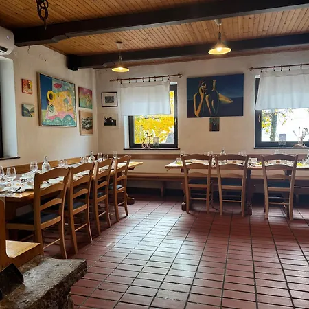 Sinji Vrh Couette-café